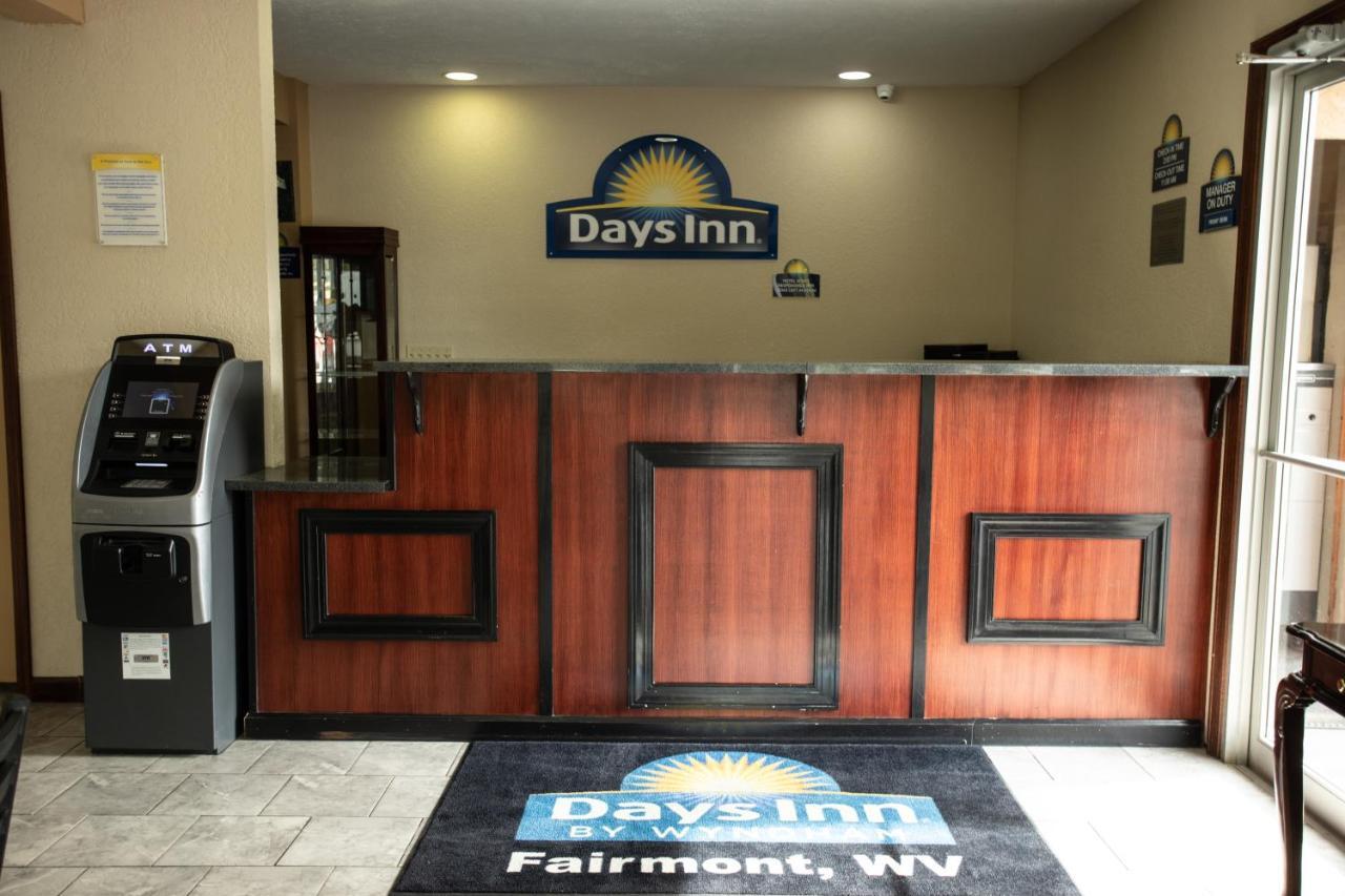 Days Inn By Wyndham Феърмонт Екстериор снимка